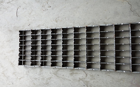 齒形防滑鋼格柵.jpg 齒形防滑鋼格柵.jpg