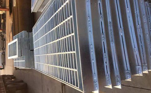 鋼格柵蓋板.jpg 鋼格柵蓋板.jpg